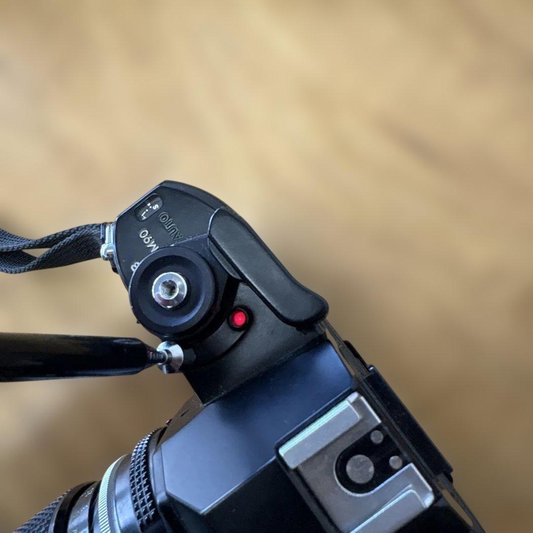 Nikon EM フィルム一眼レフカメラ レンズ付き