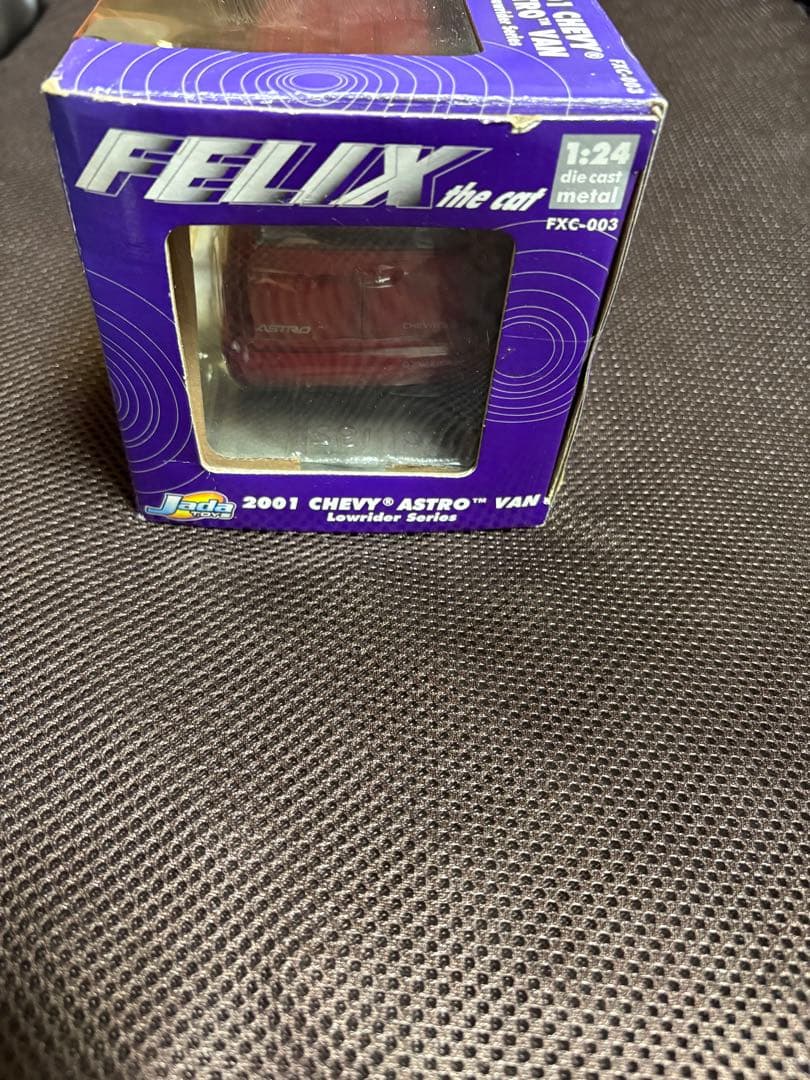 Jada toys 2001 Chevy Astro Van ローライダー