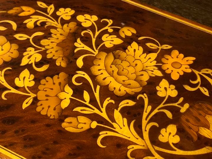 リュージュ　オルゴール　モーツァルト　メヌエット　象嵌　鍵付ジュエリーボックス