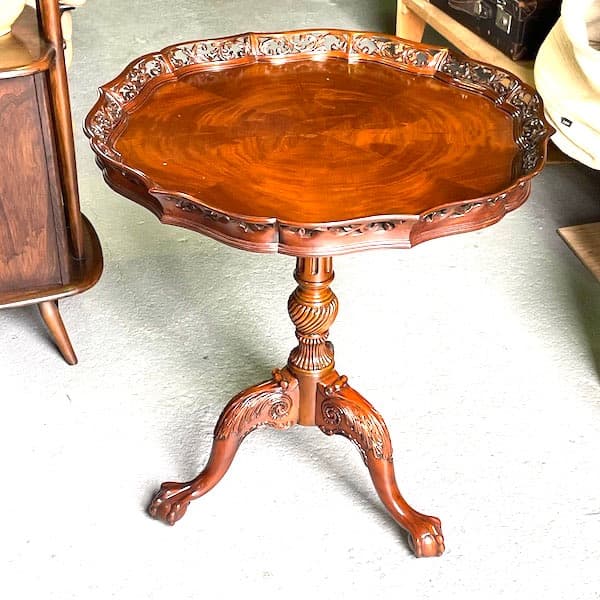 アンティーク調　オケージョナルテーブル　サイドテーブル　猫足机　透かし彫り