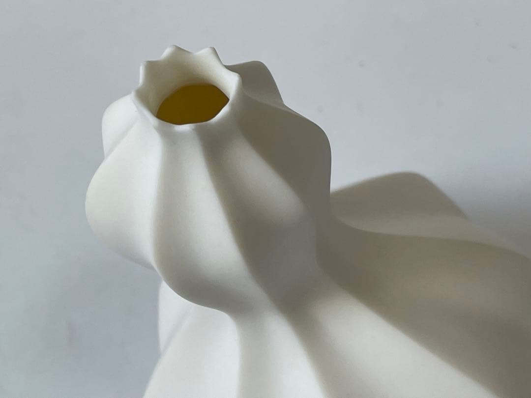 陶芸家　作家物　人気作家　若杉聖子　白磁　一輪挿し　花入　花瓶　共箱