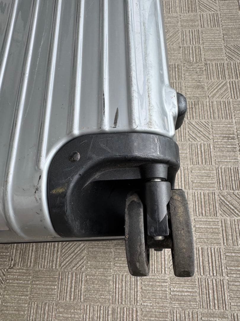 RIMOWA シルバー 大型104L