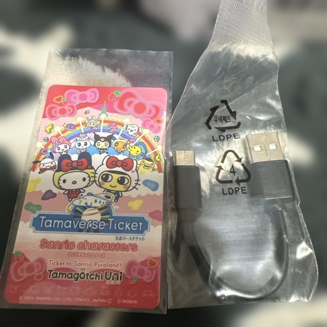 Tamagotchi Uni 赤 Sanrio 特典コードカード付き