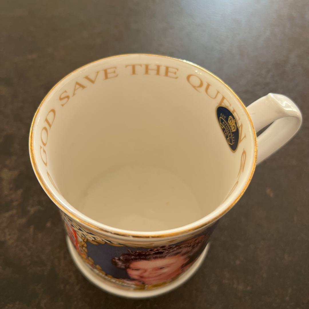 【4点セット】マグ　カップ　ソーサー　アンティーク　イギリス　エリザベス女王