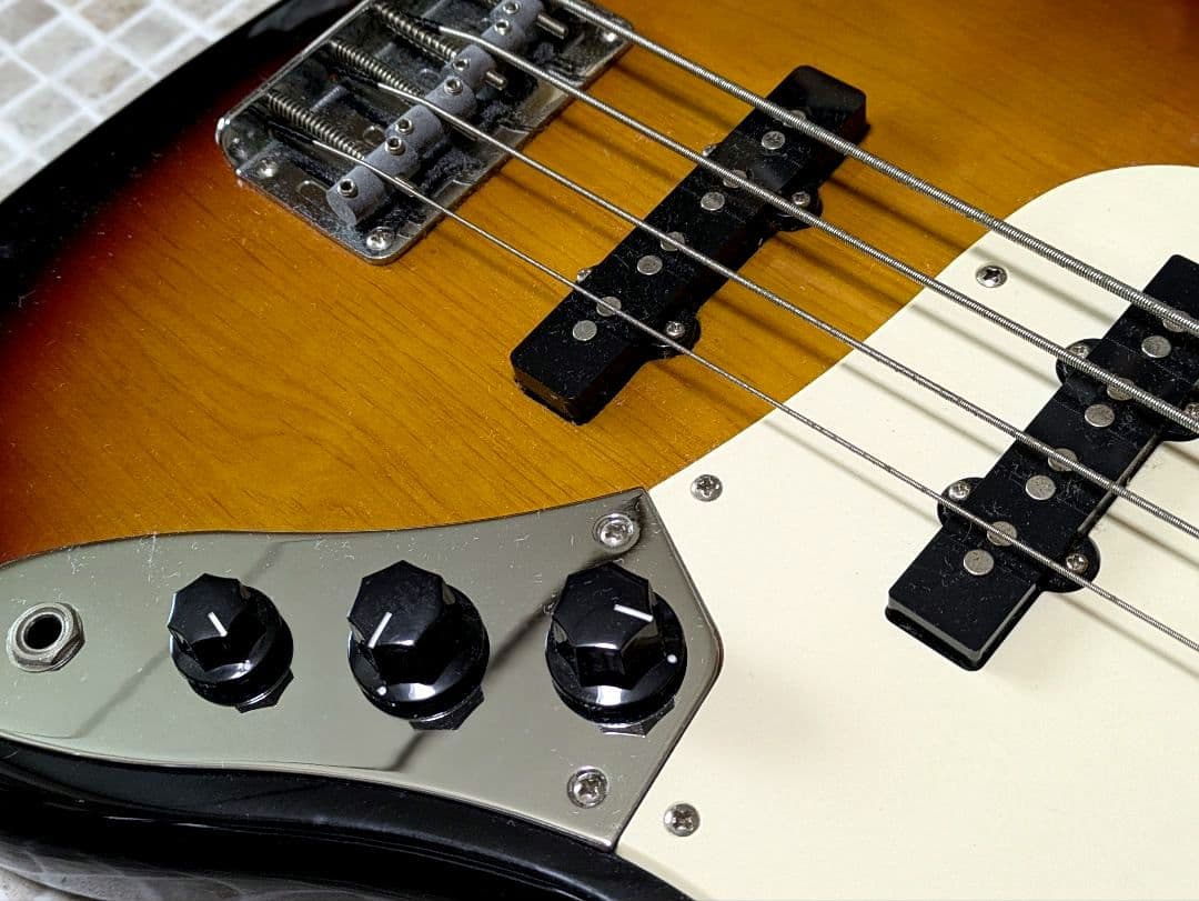 BUSKERS バスカーズ ベース エレキベース サンバースト ジャズベース