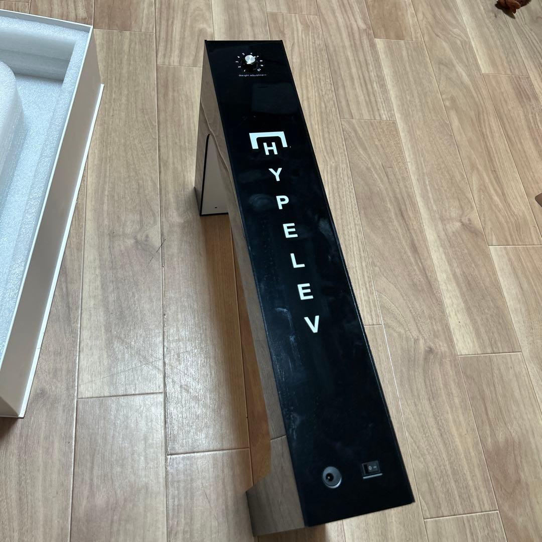 HYPELEV スニーカー展示　ディスプレイ　浮遊