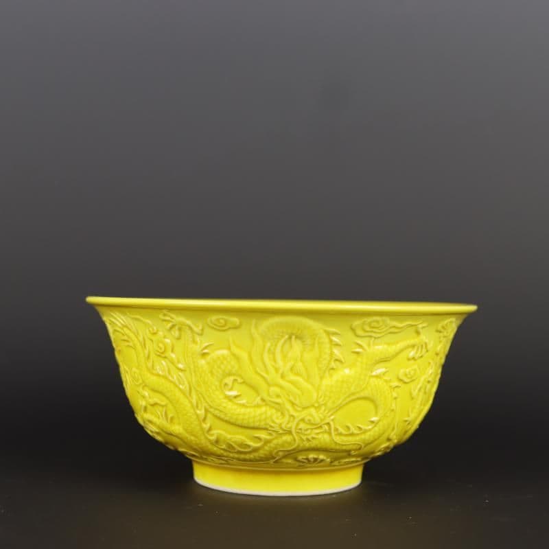 清乾隆帝黄釉浮彫り竜紋碗 景徳鎮 陶磁器 装飾品 工芸品 美術品 置物