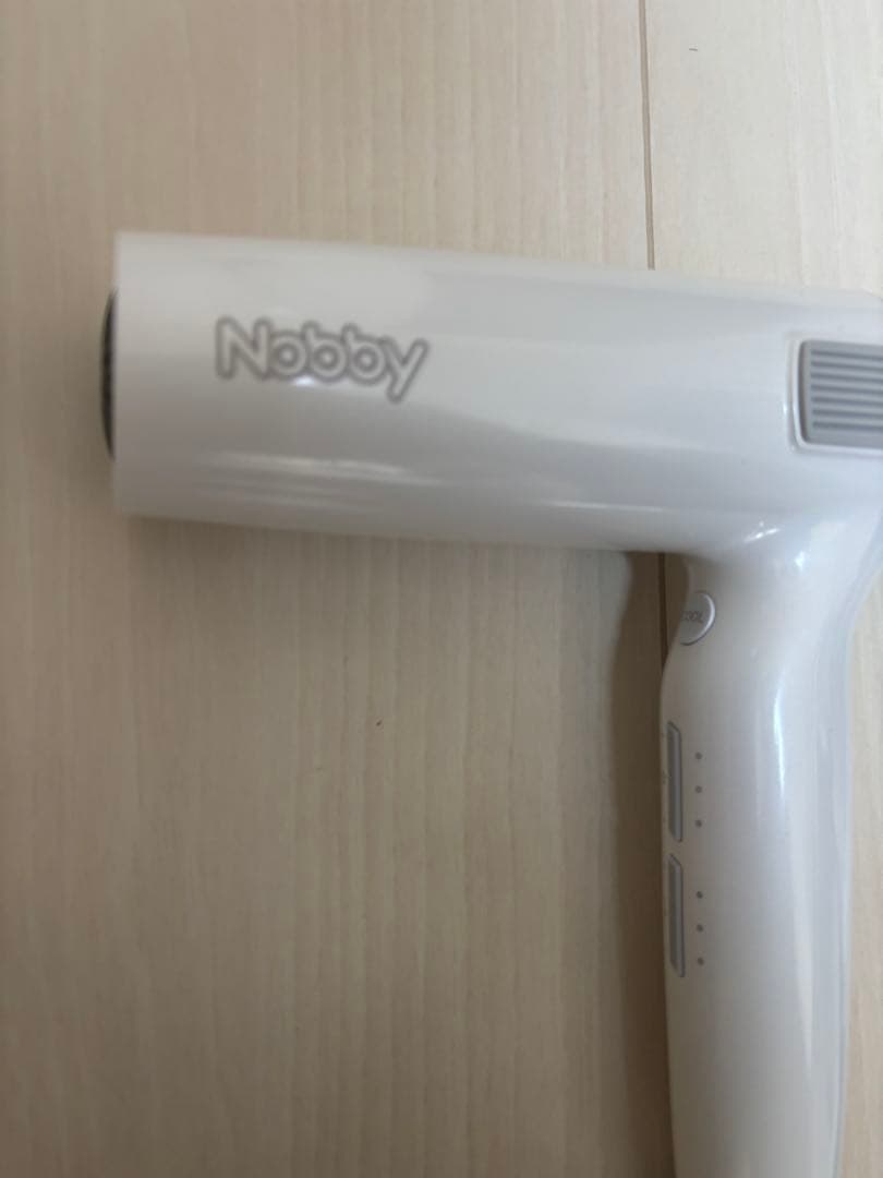 新色ホワイト　Nobby マイナスイオンヘアドライヤー NB950 2025年製