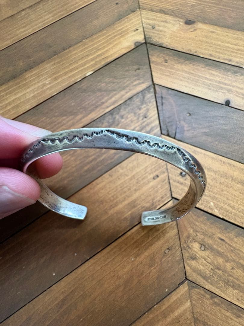ナバホ族　「SterlingTahe」 シルバーアクセサリーオープンバングル