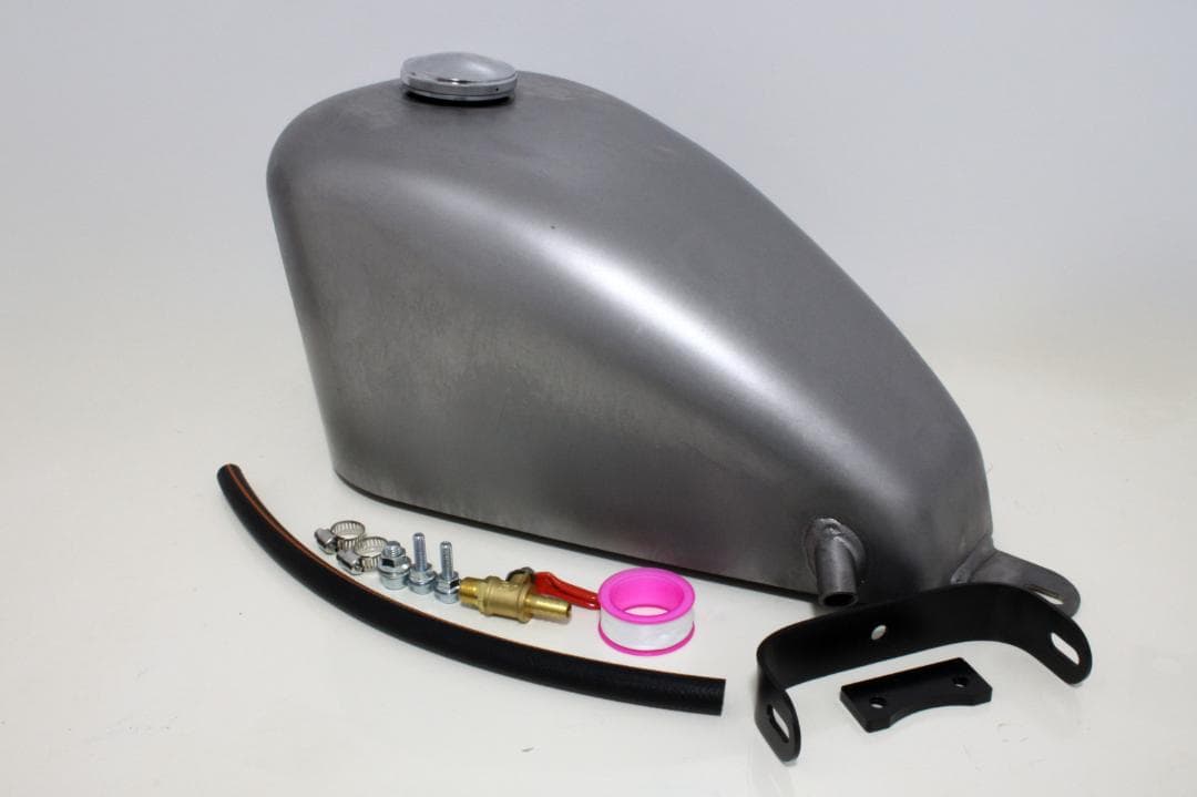 ★-13　未使用新品 ドラッグスター400 スポーツスタータンク　説明書付き