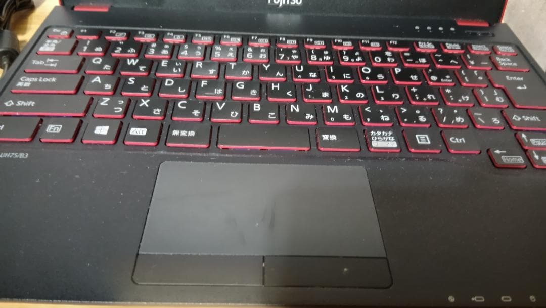 Fujitsu LifeBook UH75/B3 8世代i5