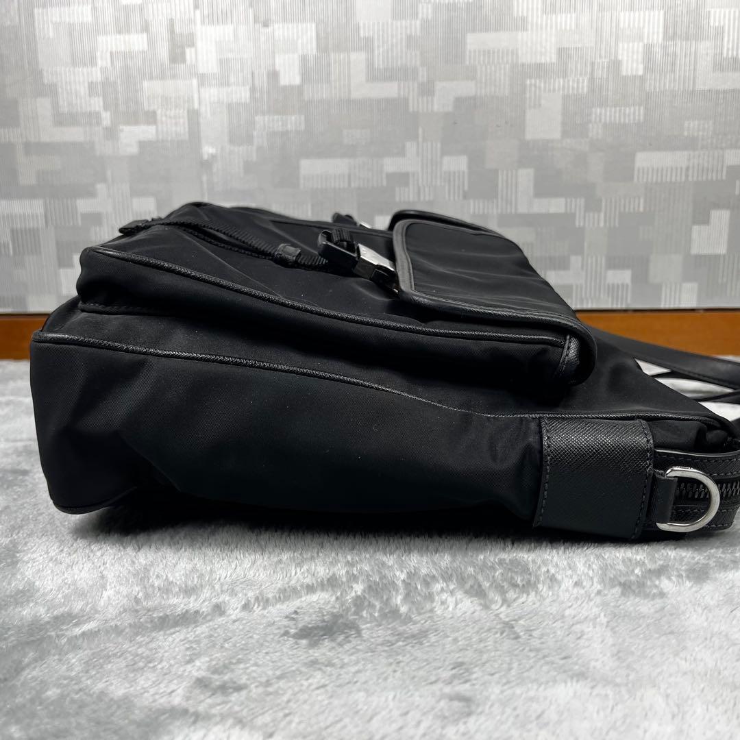 近年モデル Prada プラダ 2way ビジネスバッグ A4 斜め掛け 黒