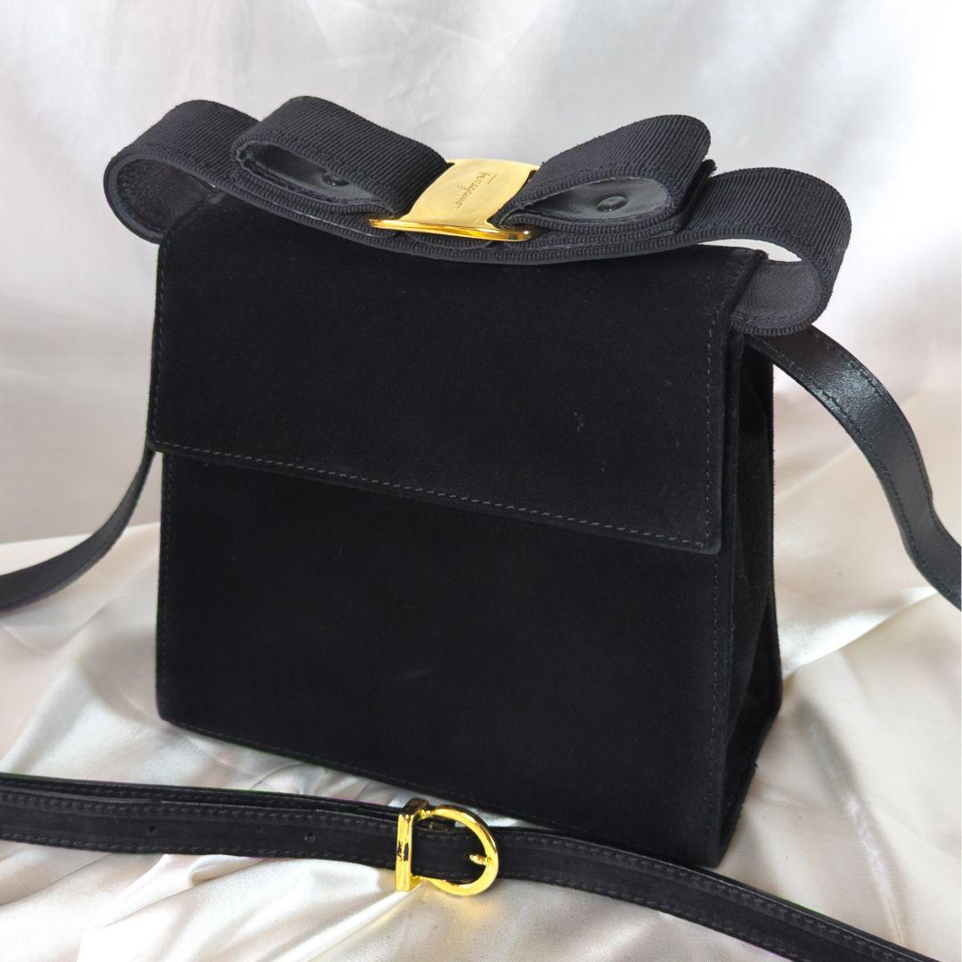 【極美品】フェラガモ ヴァラリボン ハンドバッグ 2way スエード 黒