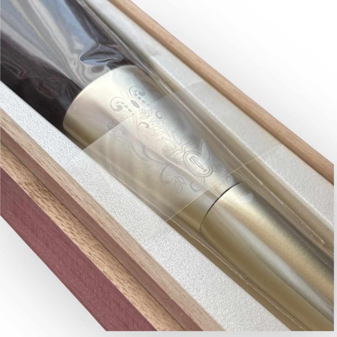 【新品未使用品】カネボウ　トワニー　鉄舟パウダーブラシ　専用ポーチ付