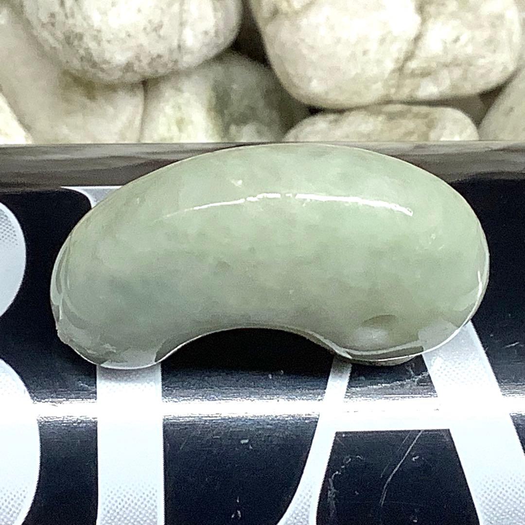 ⭕️摩訶不思議な運気上昇の縁起物‼️　糸魚川翡翠ジェダイト勾玉　鑑別書付　極上品‼️