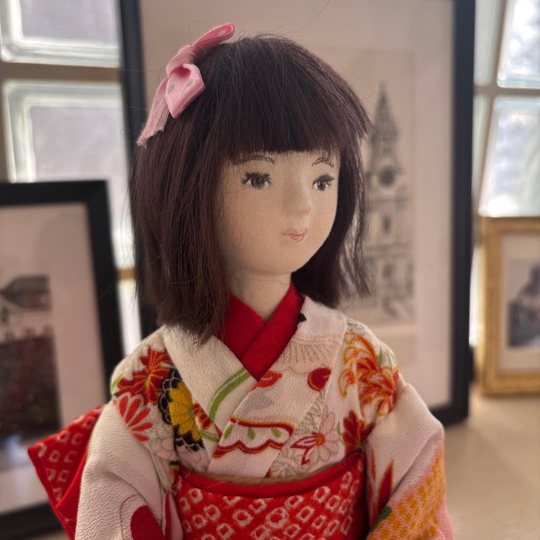 ㉑和服を着た人形 花のバスケット付き