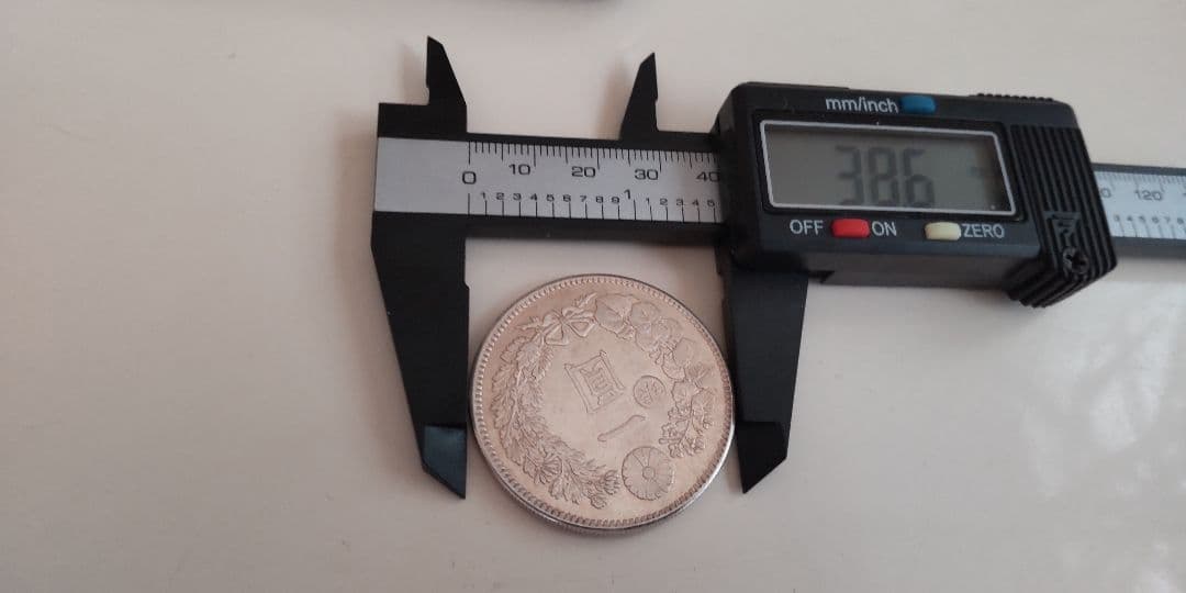 A010 古銭 旧貨幣 明治11年 1円銀貨 丸銀