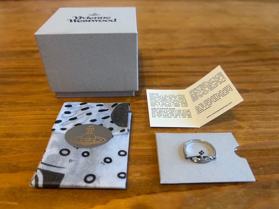 Vivienne Westwood シルバーリング