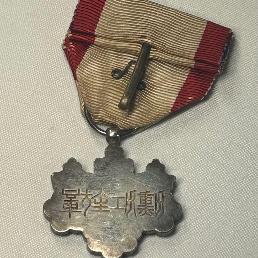 日本赤十字社 金色特別社員章メダル4枚　勲8等白色桐葉章　帝国在郷軍人会バッチ