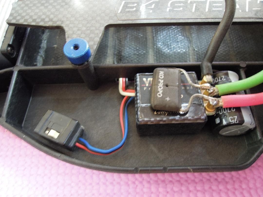 アソシエイテッド　RC10B4