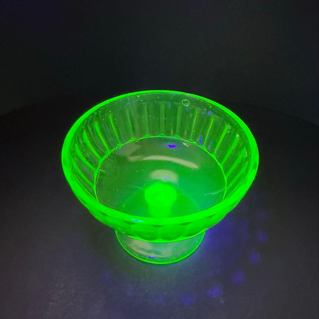 ウランガラス　デザートカップ　送料込み