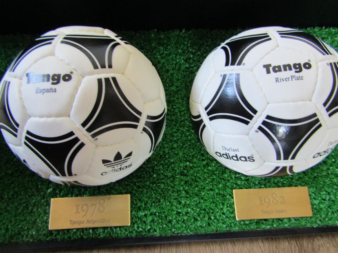 サッカーボール 1970-2002 adidas Historical Match Ball