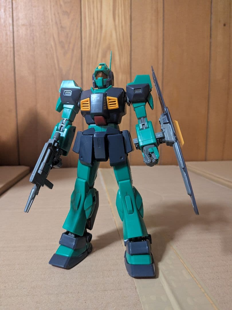 ガンプラ HG、MG×3 まとめ売り＋アクションベース×2 セット。※おまけ付き