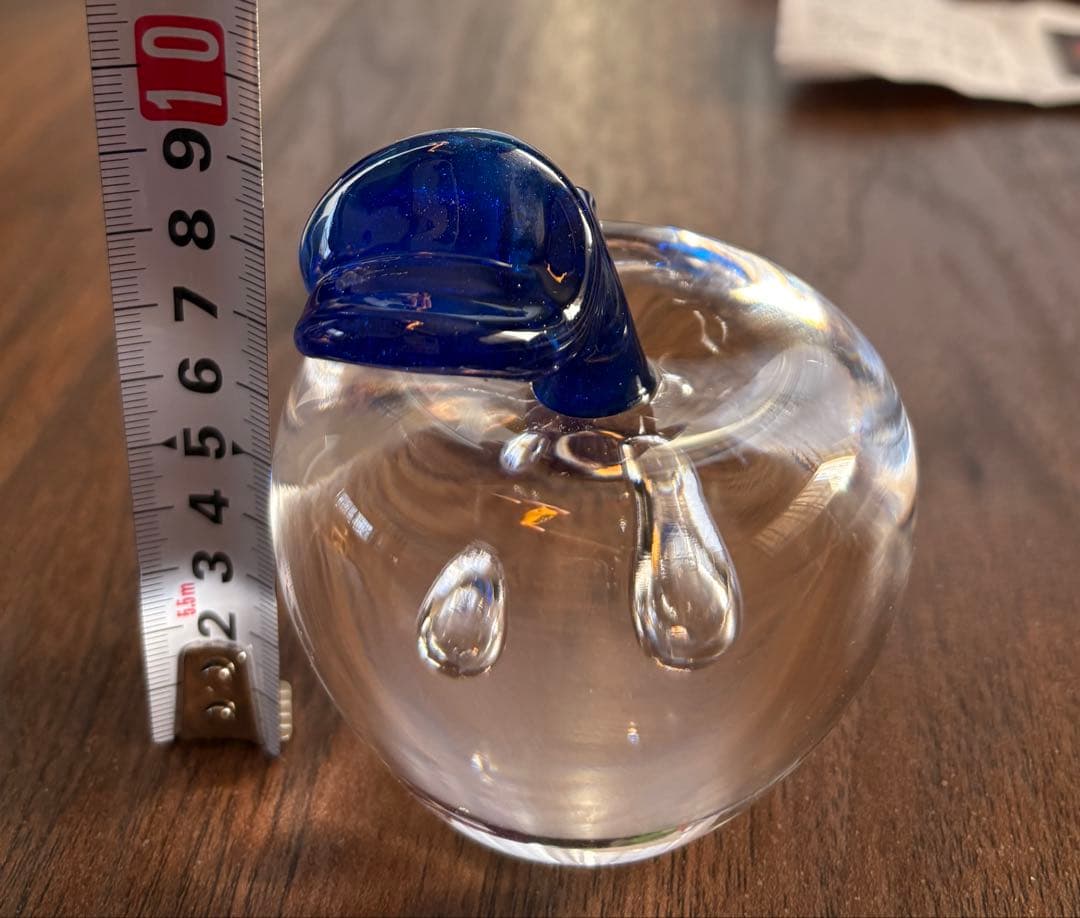 りんごの置物　リチャード・ラカム作　スウェーデン