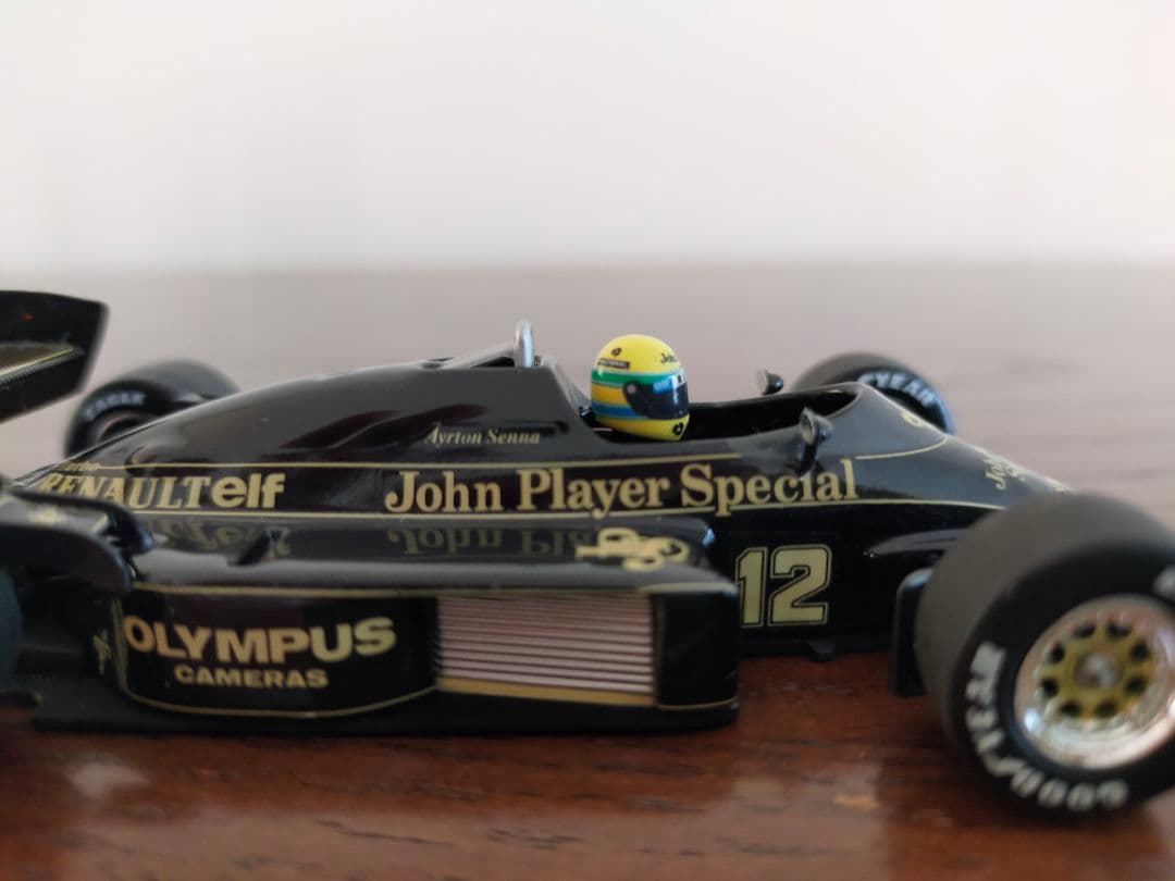 ミニチャンプス 1/43 ロータス ルノー 97T アイルトンセナ 1985