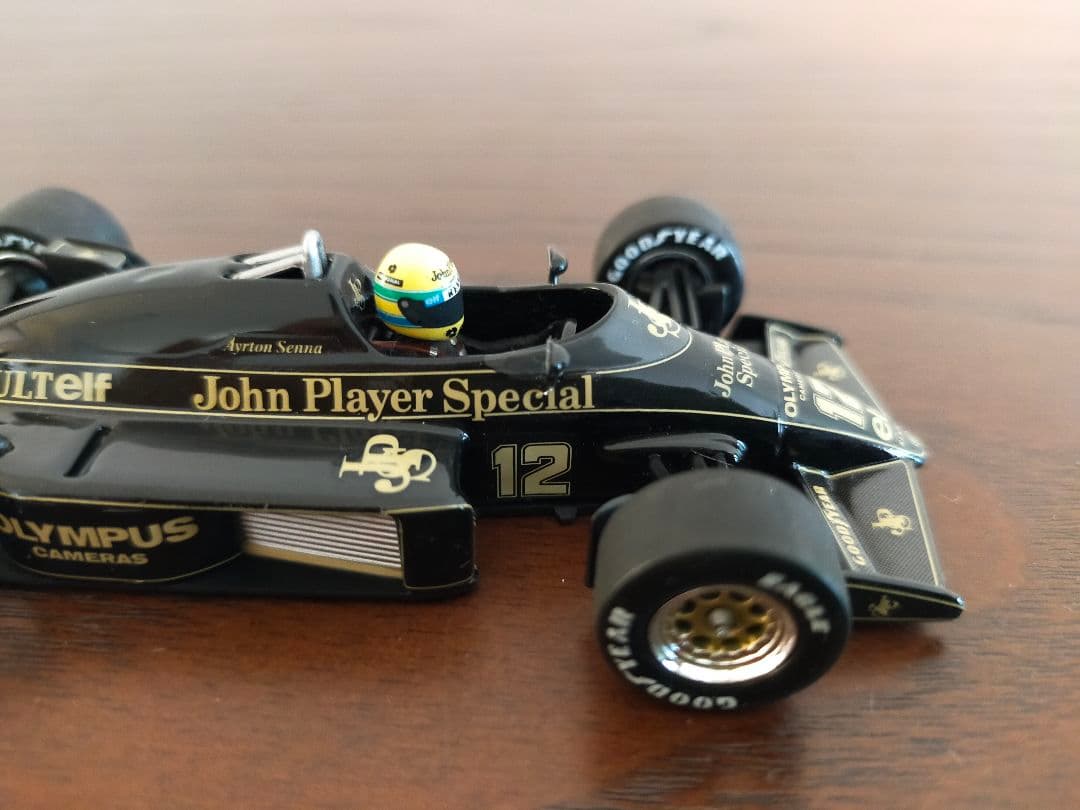 ミニチャンプス 1/43 ロータス ルノー 97T アイルトンセナ 1985