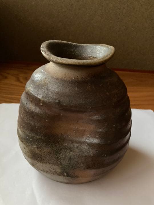 備前焼の花瓶です。12