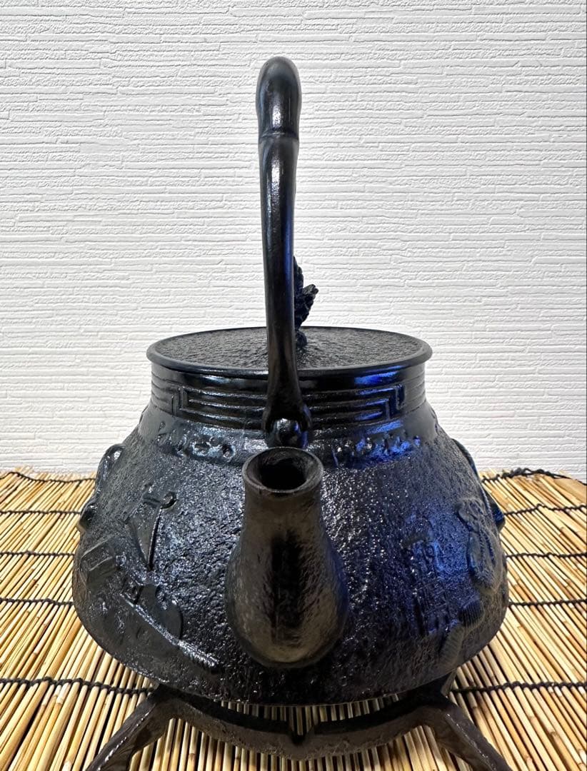 未使用品、供箱、栞付　南部岩鋳四代目清末作 　真作保証　１８型コシキ宝　南部鉄瓶