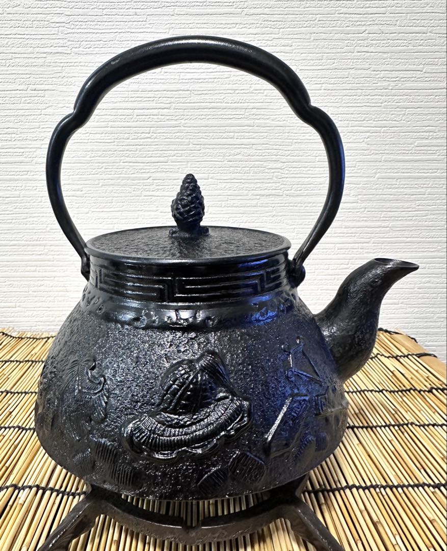 未使用品、供箱、栞付　南部岩鋳四代目清末作 　真作保証　１８型コシキ宝　南部鉄瓶