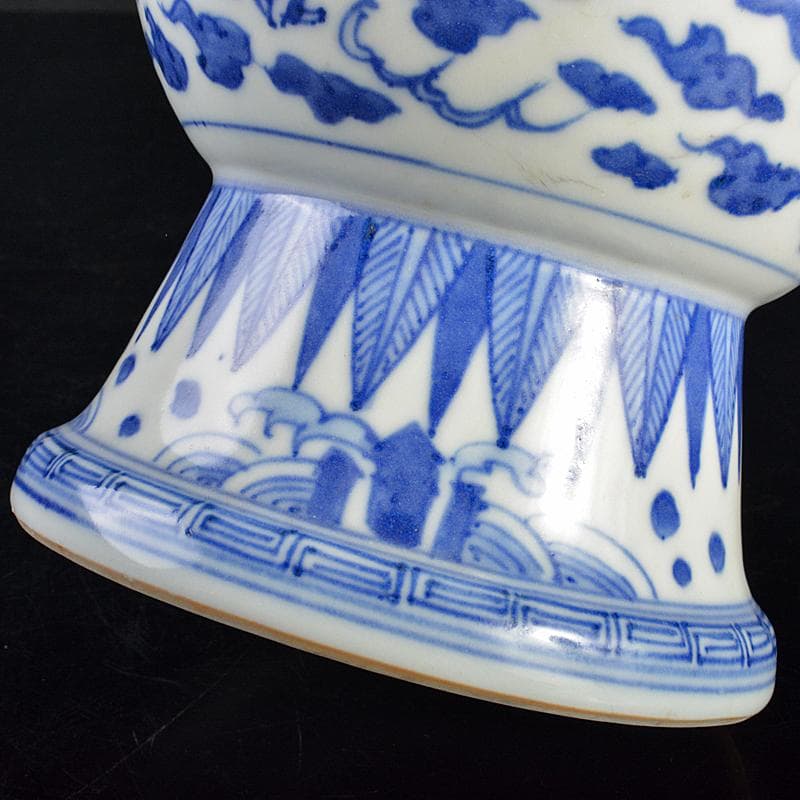 中国　大明萬暦年製款　青花　雲龍唐草文　双耳瓶　V　R7059B