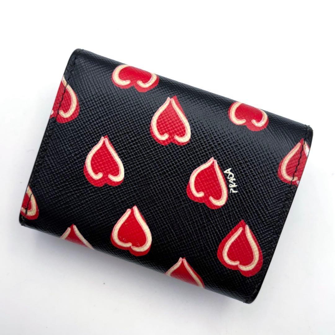 極美品　PRADA ハート柄 三つ折り財布　プラダ　財布　黒　赤　ブラック