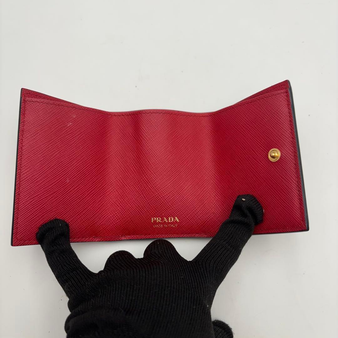 極美品　PRADA ハート柄 三つ折り財布　プラダ　財布　黒　赤　ブラック