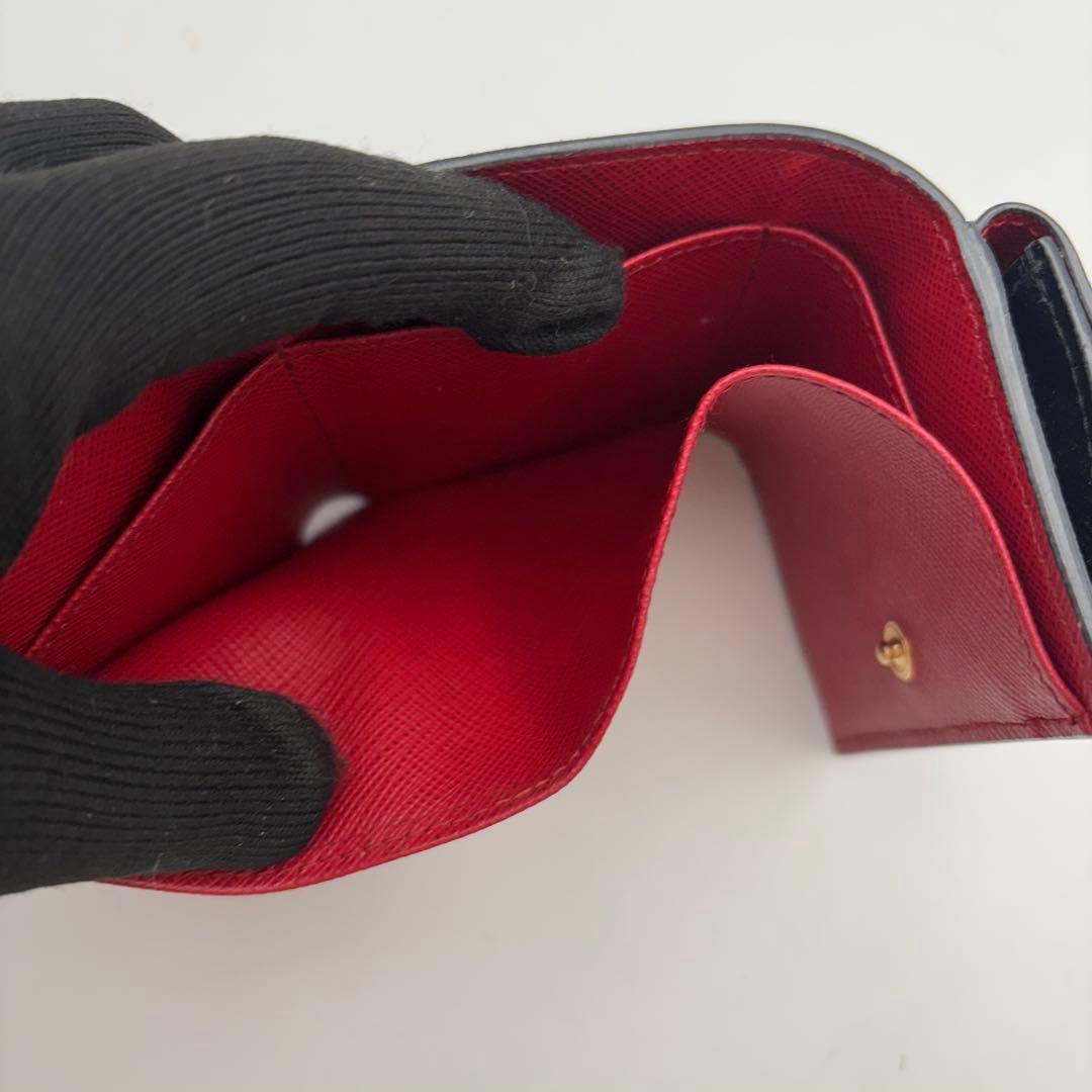 極美品　PRADA ハート柄 三つ折り財布　プラダ　財布　黒　赤　ブラック
