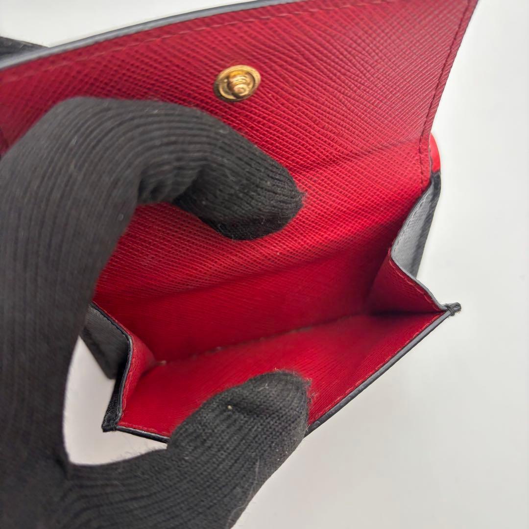 極美品　PRADA ハート柄 三つ折り財布　プラダ　財布　黒　赤　ブラック