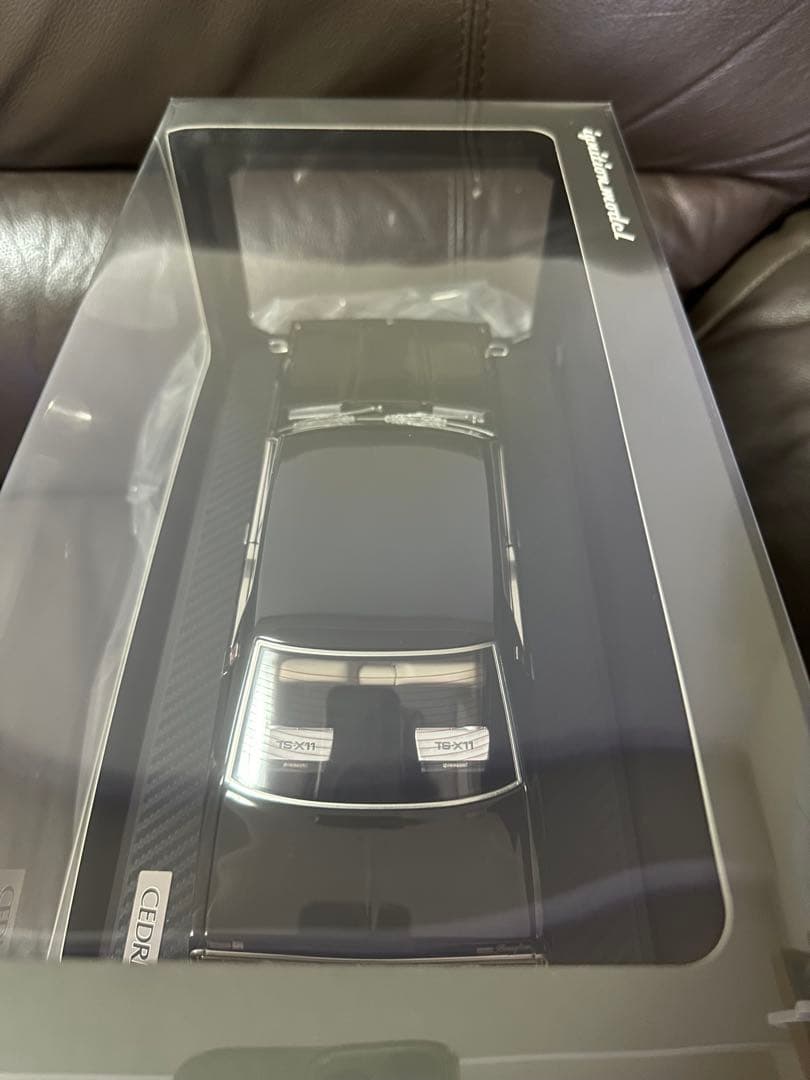 1/18 イグニッションモデル 330 セドリック 黒 ignition