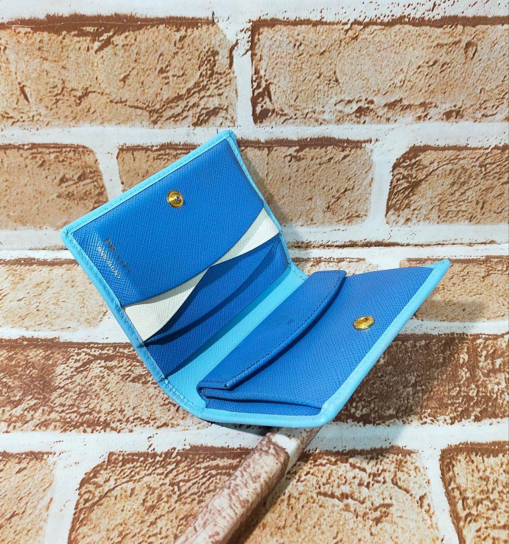 PRADA 水色 二つ折り財布