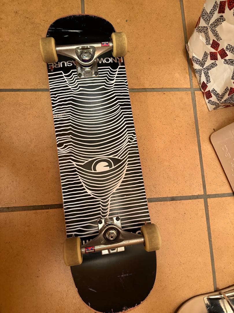 ストライプ柄スケートボード