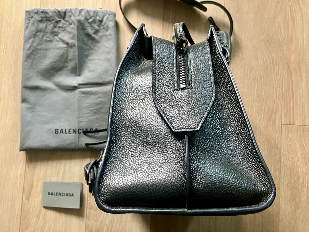 バレンシアガ　バッグ ネオクラシック ショルダー　ハンドバッグ ブラック