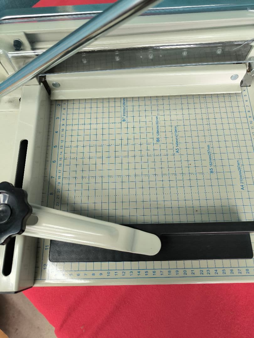 業務用　プロ用　　強力 改良型裁断機　ペーパーカッター A4 重型 　868A4