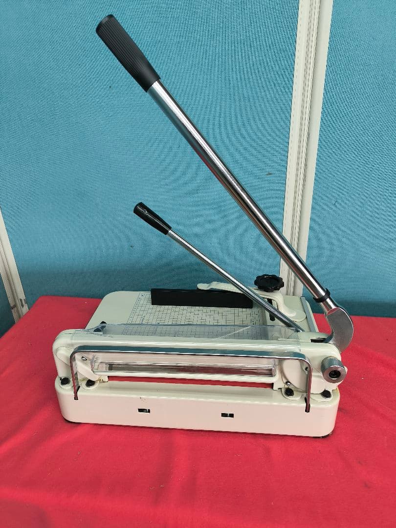 業務用　プロ用　　強力 改良型裁断機　ペーパーカッター A4 重型 　868A4