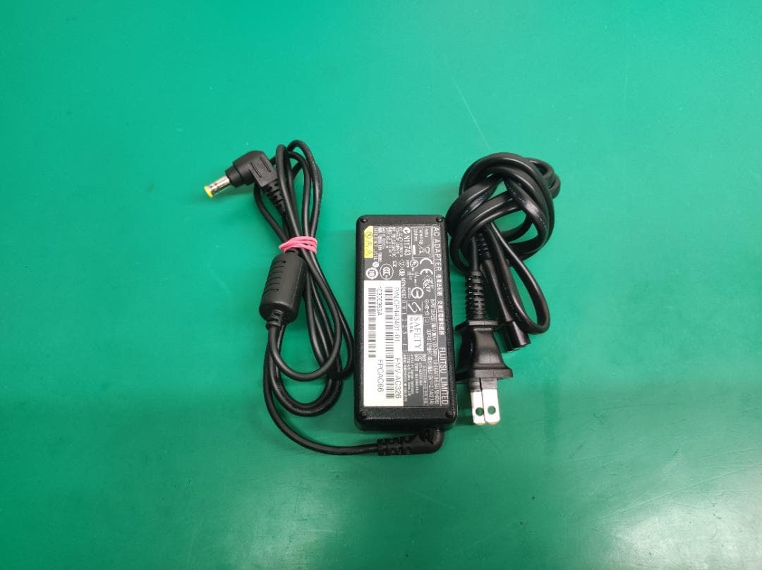 富士通FMVA50B3W2 Windows10　通常使用難あり