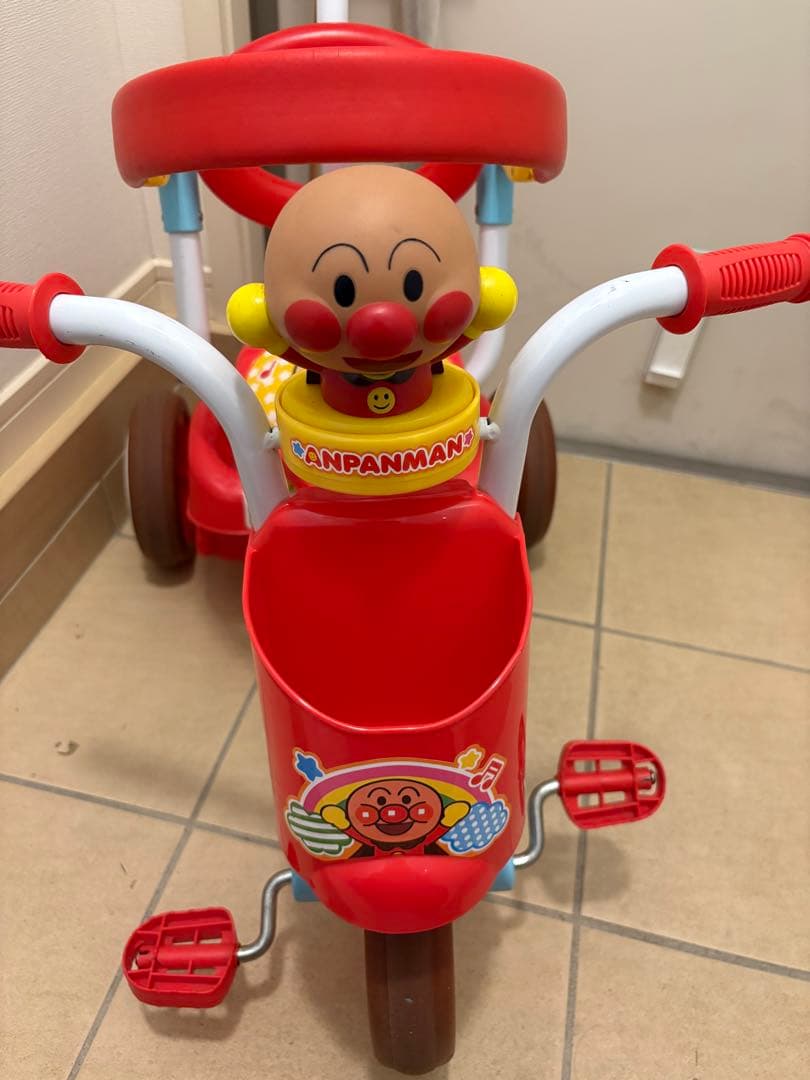【美品、室内保管】アンパンマン 三輪車 赤