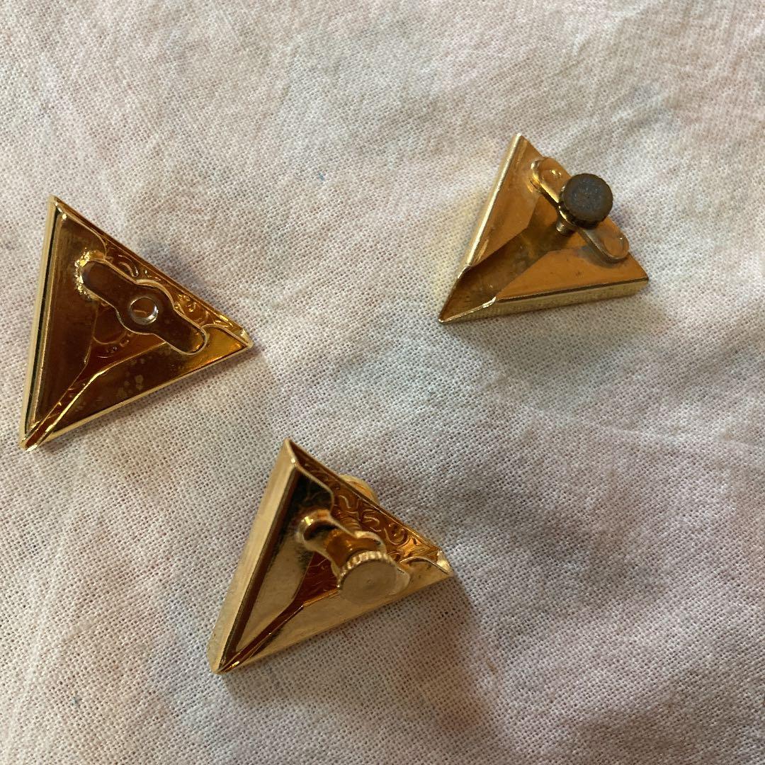 襟先　飾り　3点セット 内1点止めネジ無し　金色メタル