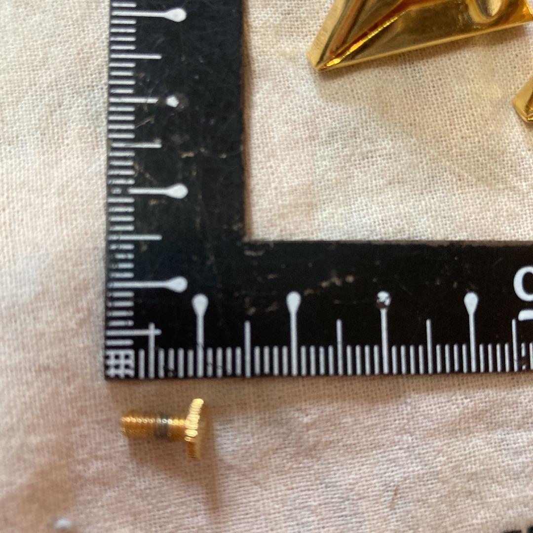 襟先　飾り　3点セット 内1点止めネジ無し　金色メタル