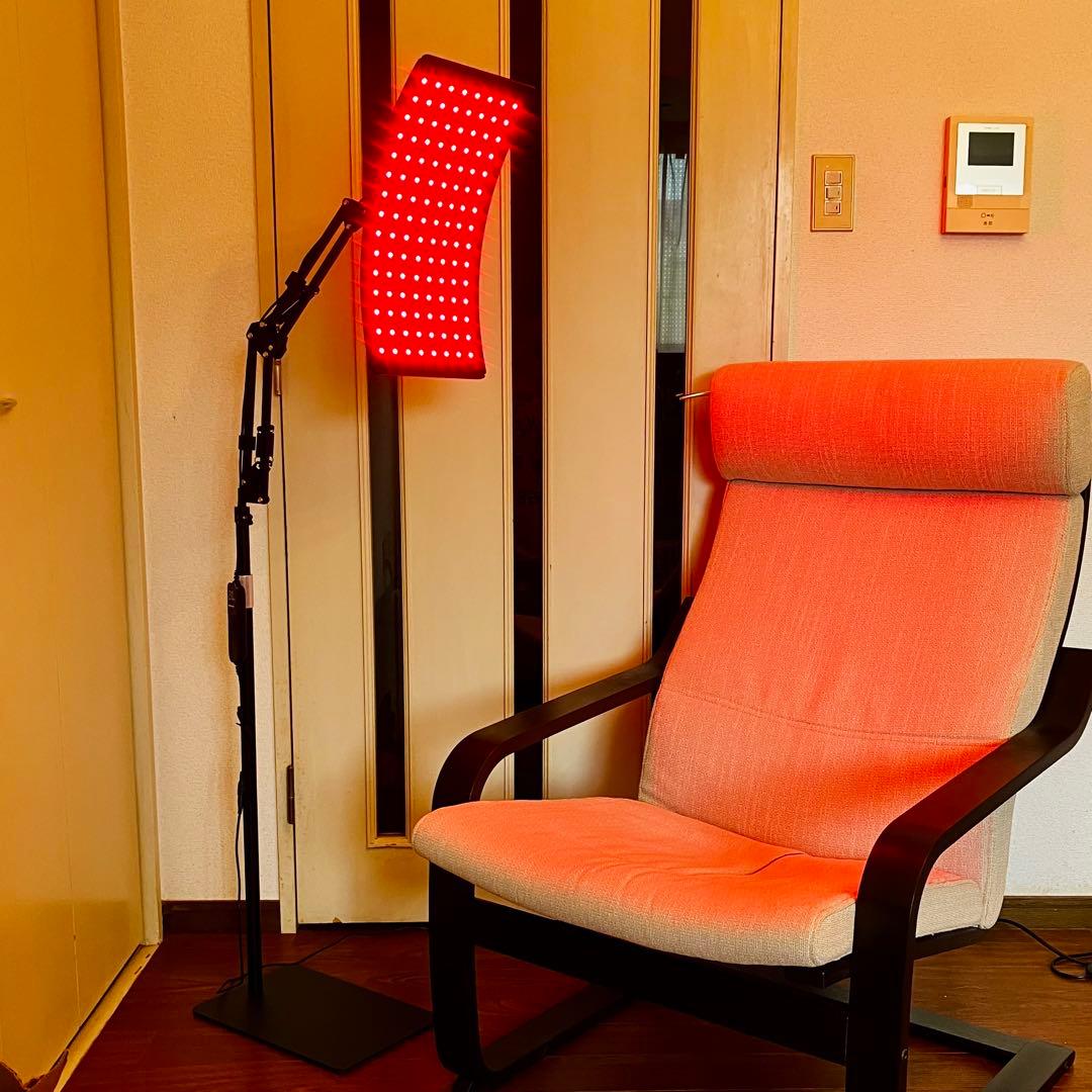 美品！　使用期間1ヶ月　近赤外線赤色EDライトセラピー パネル型 ／スタンド付き