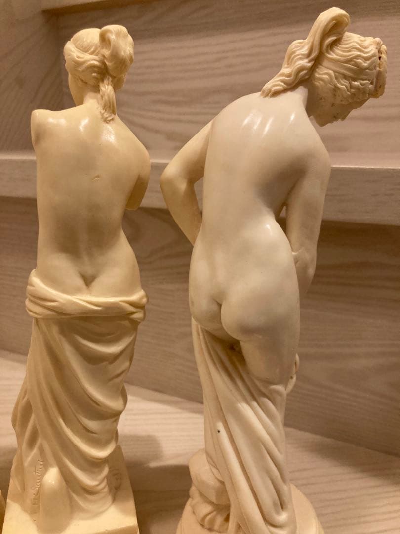 アイボリー　イタリア　女性像彫刻3体セット